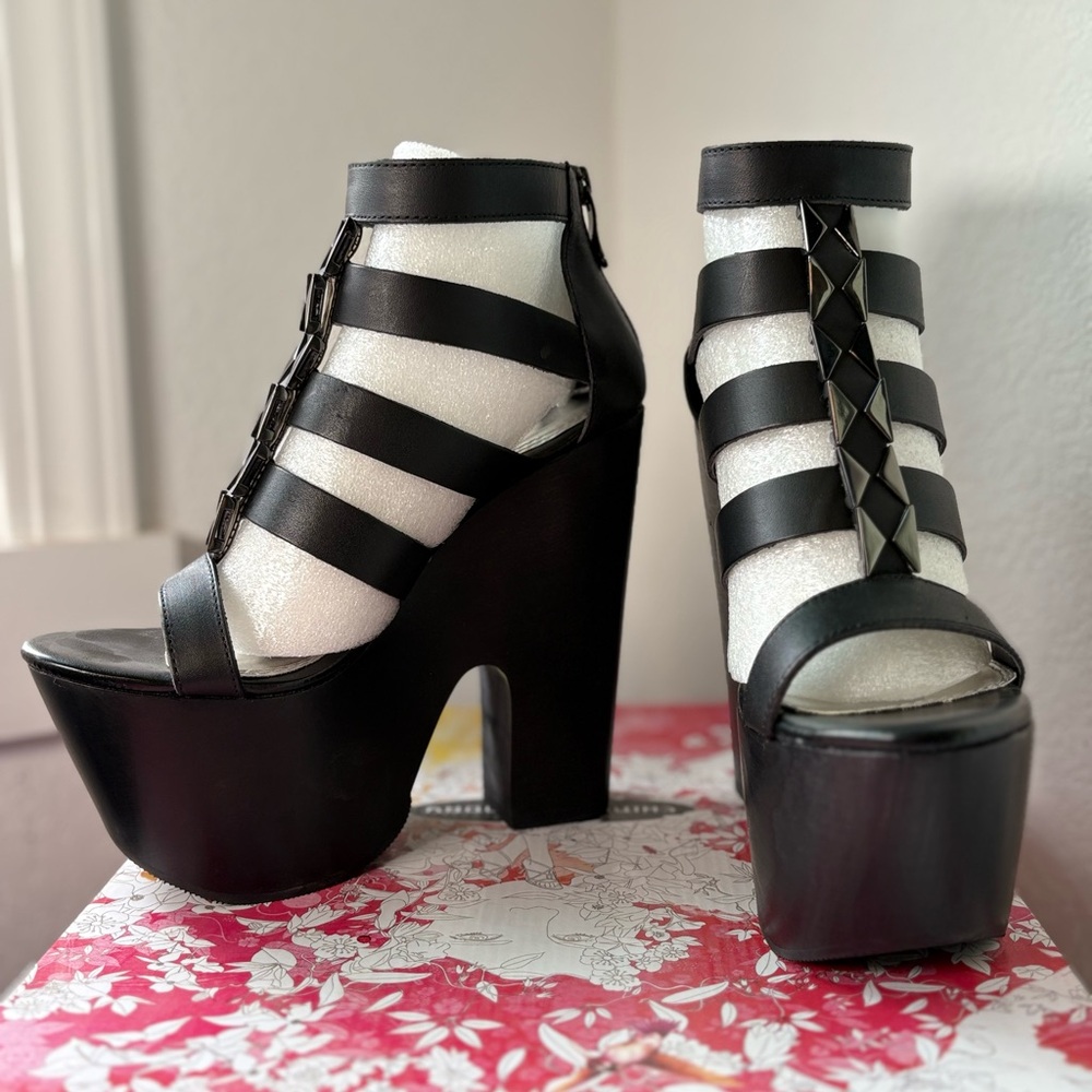 CHINESE LAUNDRY | Women’s Black Strappy Platform Heels Size 6